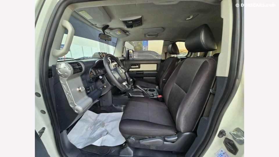 Toyota FJ Cruiser - Image 9