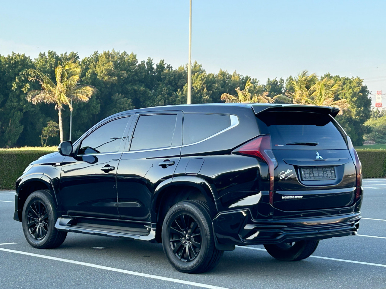 Mitsubishi Montero sport - Image 5