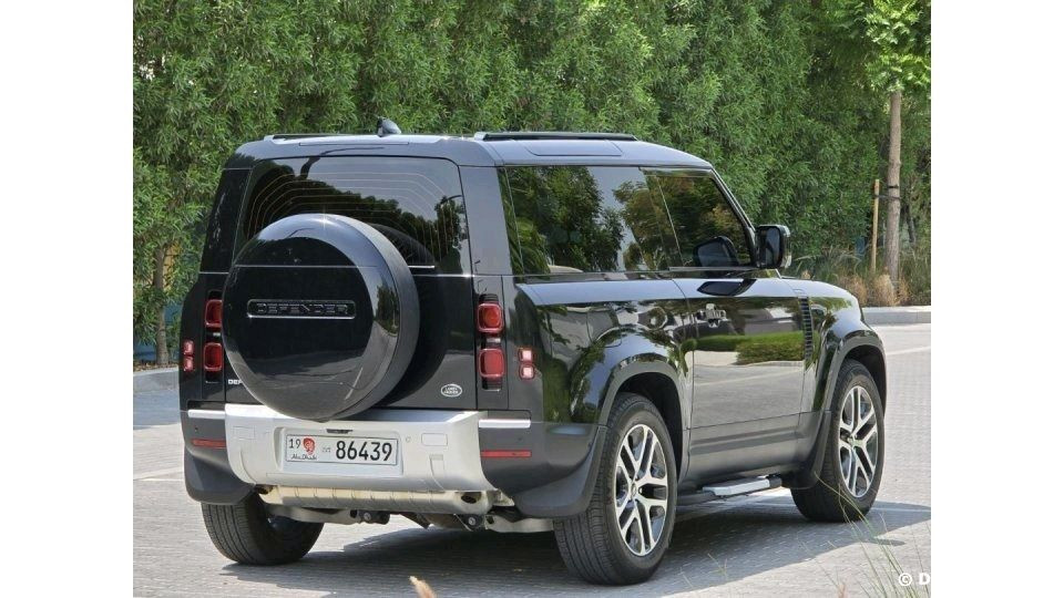 Land Rover Defender - Image 17