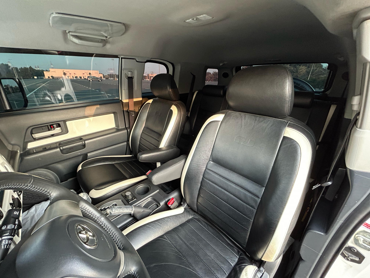 Toyota FJ Cruiser - Image 10