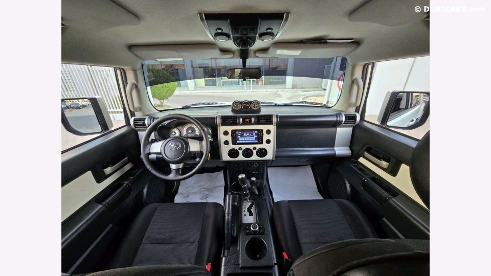 Toyota FJ Cruiser - Image 8