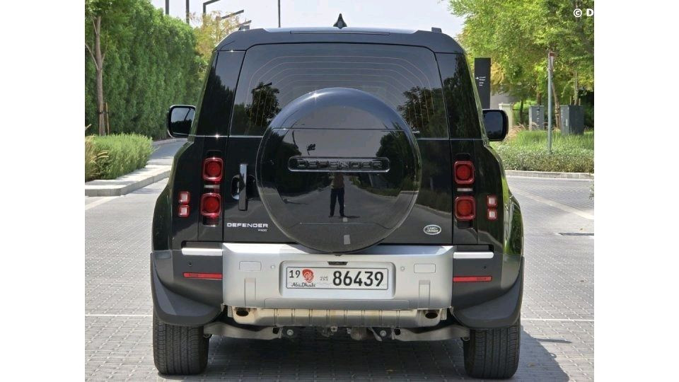 Land Rover Defender - Image 3