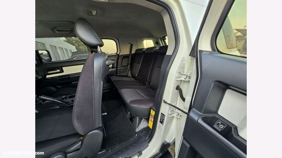 Toyota FJ Cruiser - Image 11