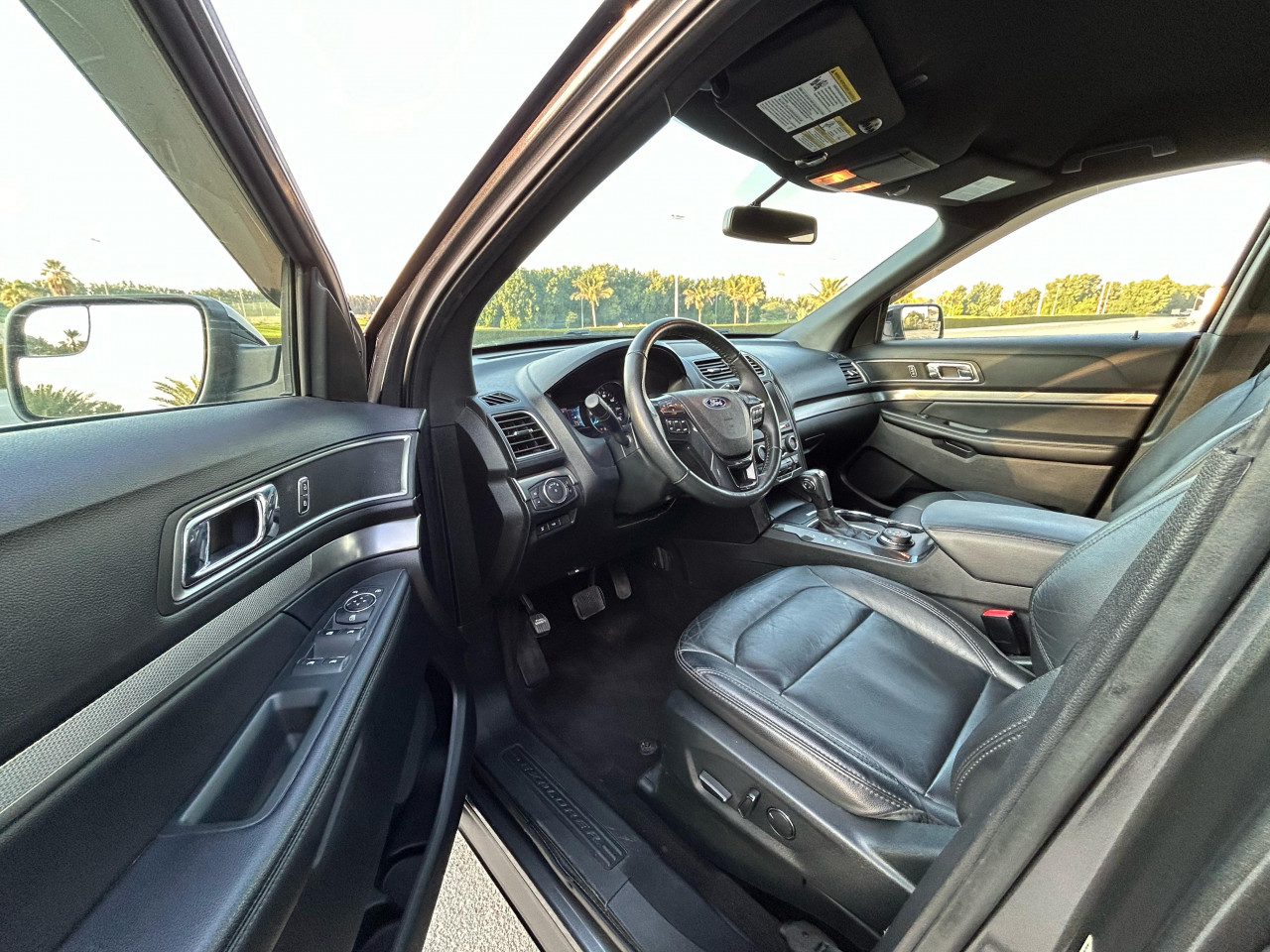 Ford Explorer - Image 8