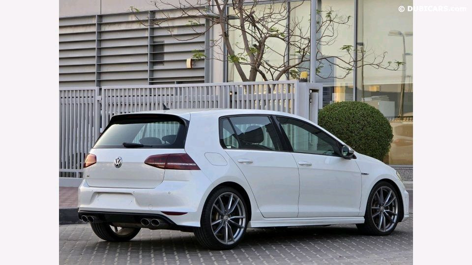 Volkswagen Golf R - Image 9
