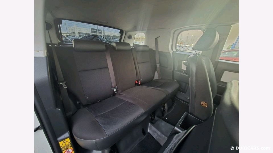 Toyota FJ Cruiser - Image 9