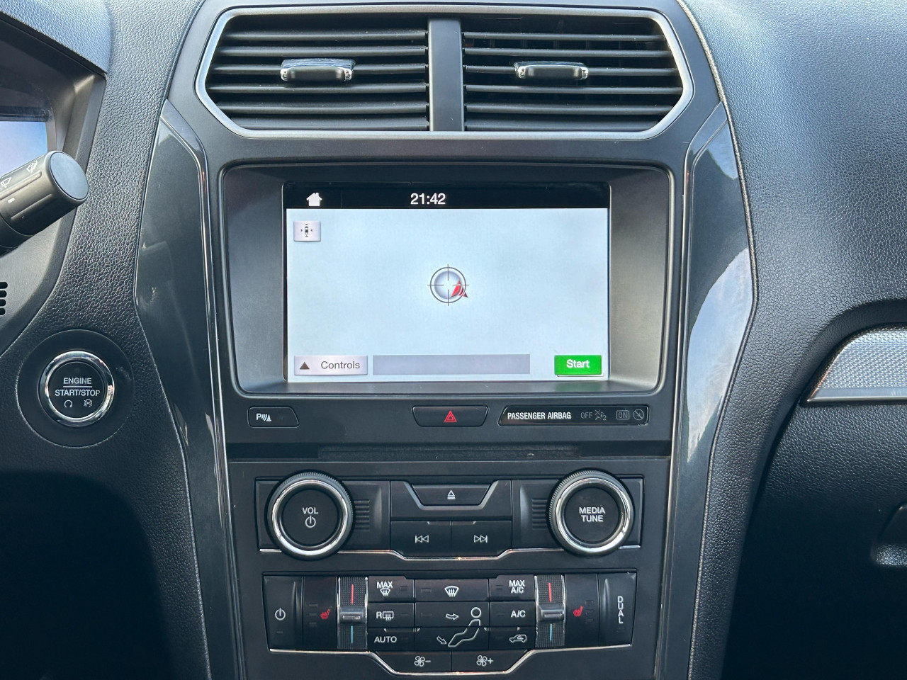Ford Explorer - Image 13