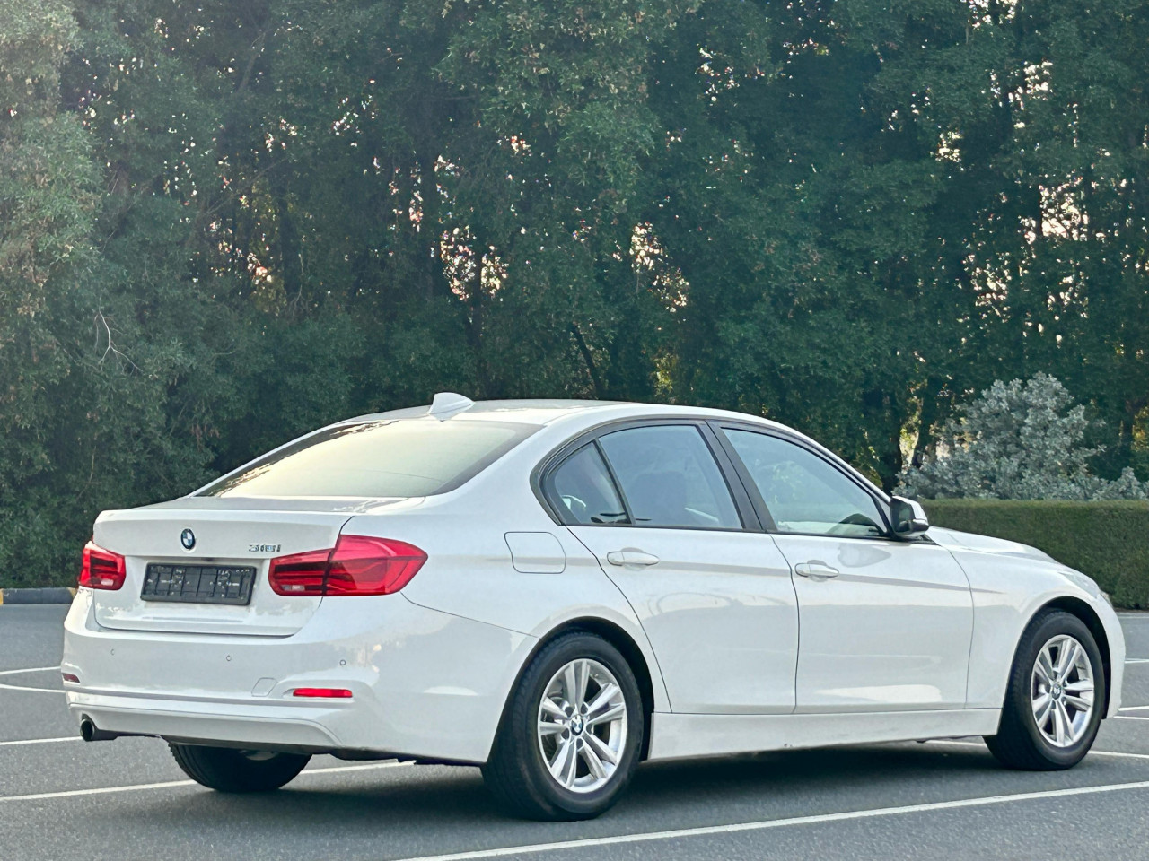 BMW 3-Series - Image 7
