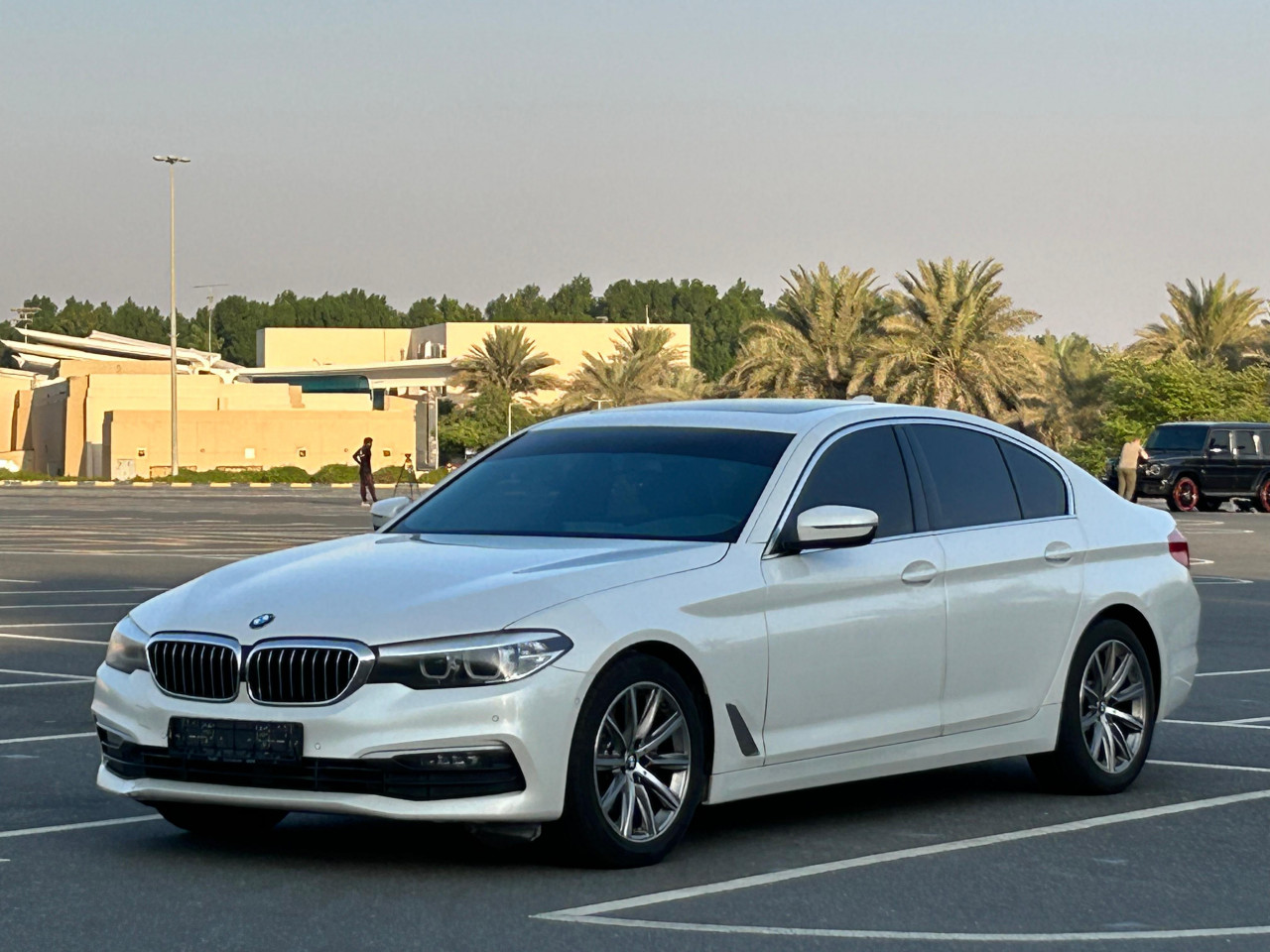BMW 5-Series - Image 21