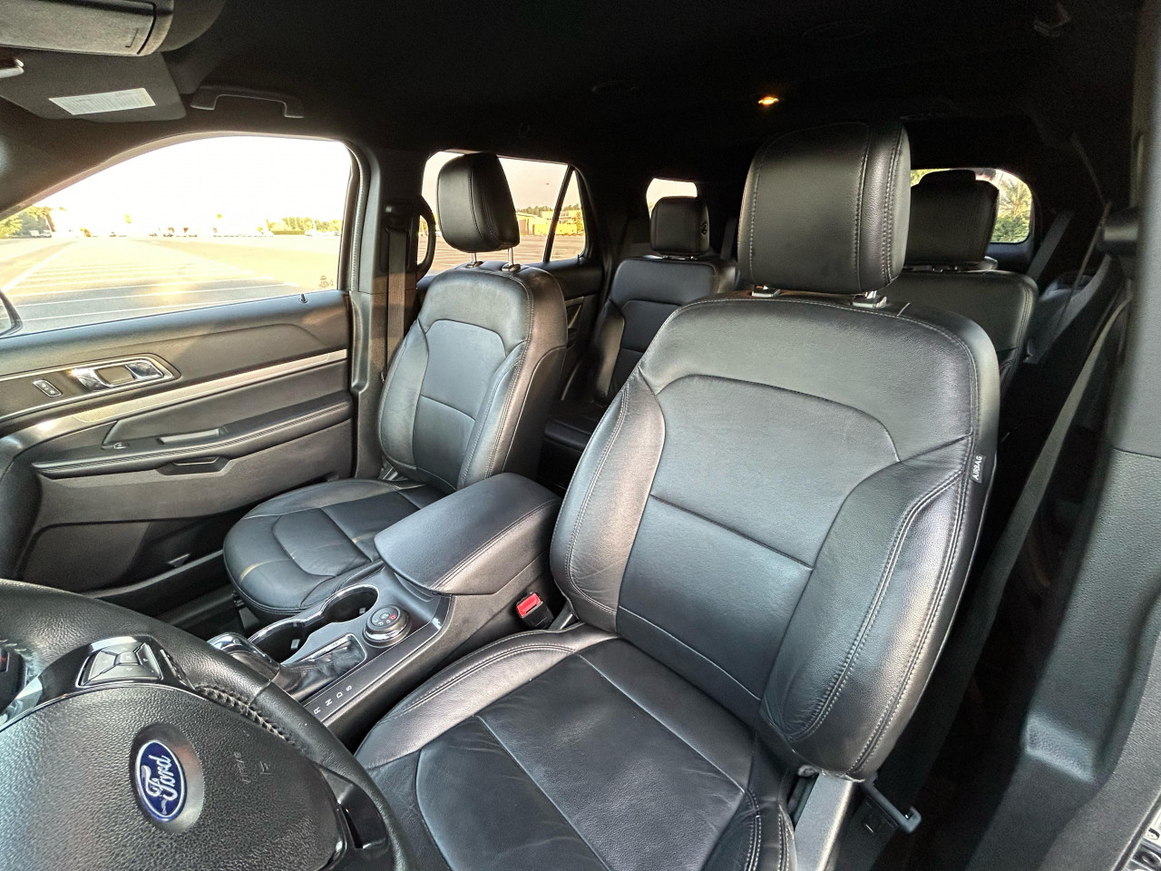 Ford Explorer - Image 10