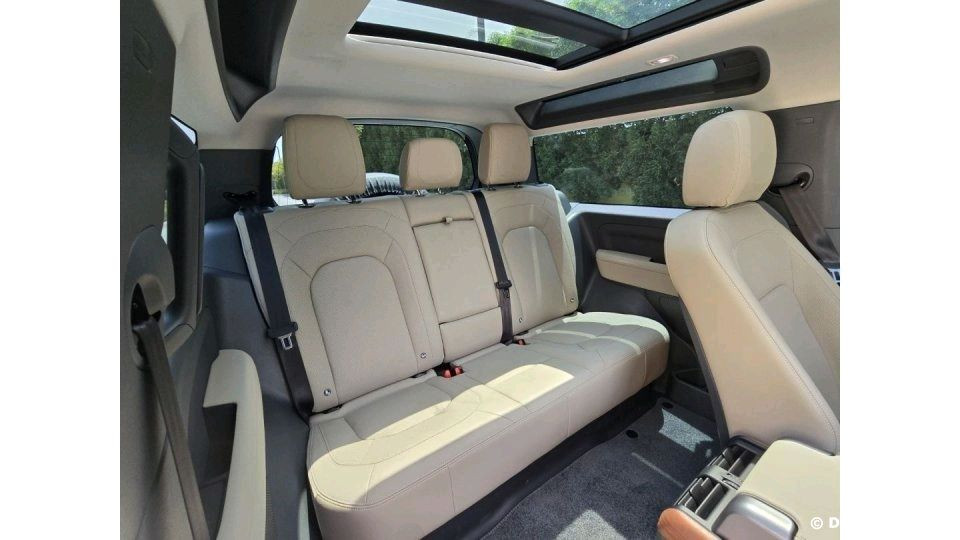 Land Rover Defender - Image 14