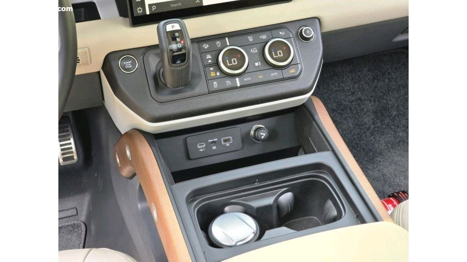 Land Rover Defender - Image 15