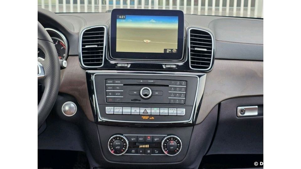 Mercedes Benz GLE SUV - Image 10
