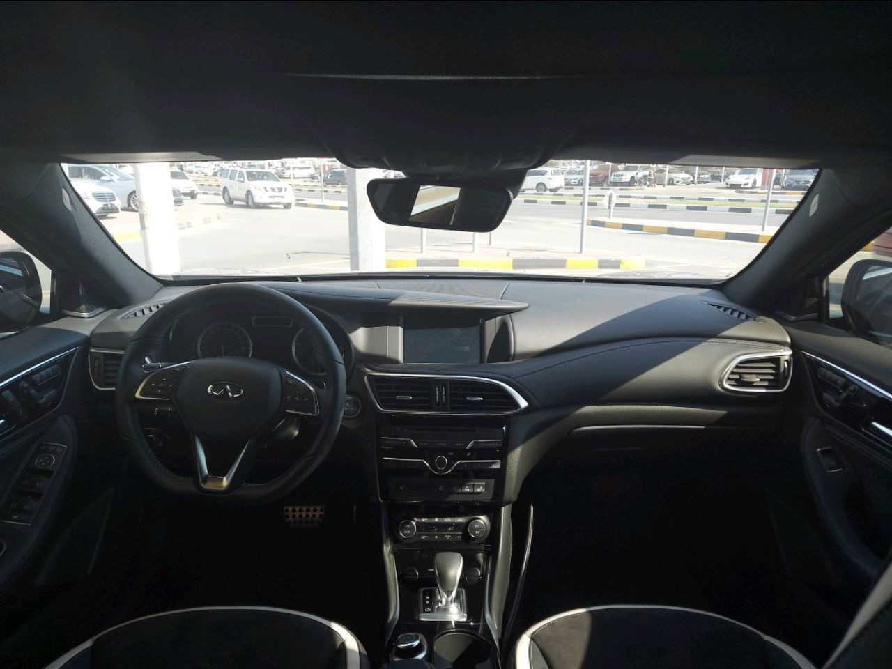 Infiniti Q30 - Image 2