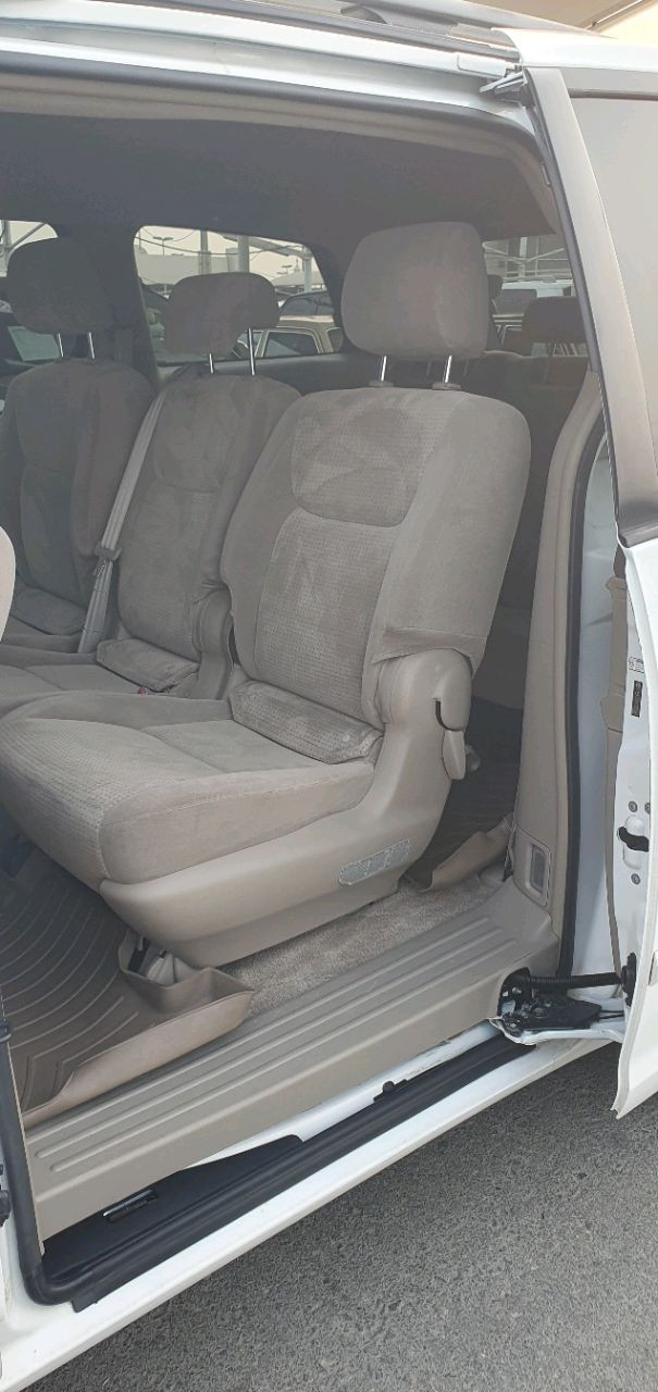 Toyota Sienna - Image 10