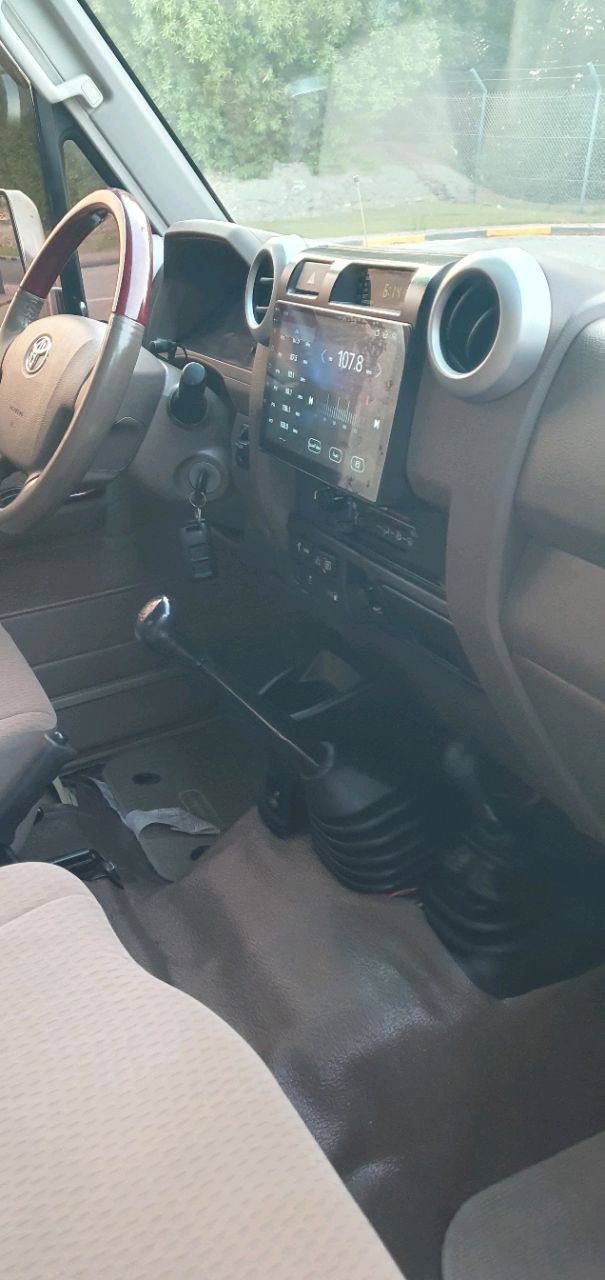 Toyota Land Cruiser 76 series - Image 11