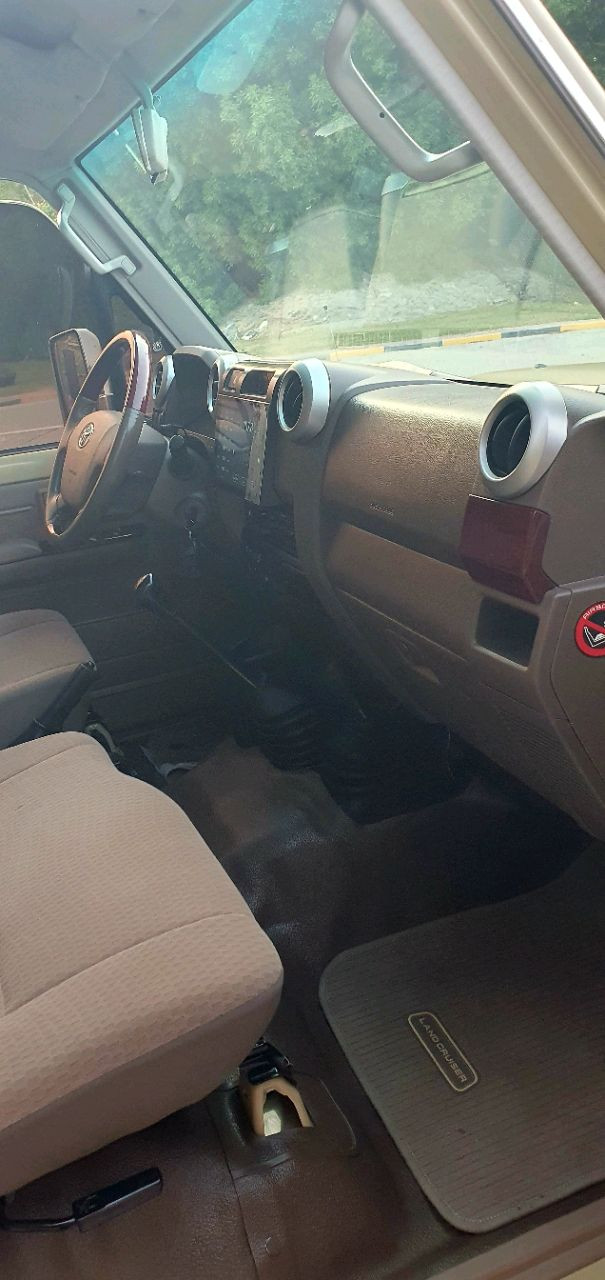 Toyota Land Cruiser 76 series - Image 9