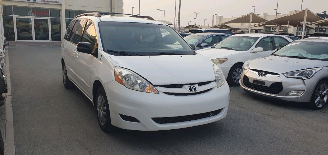 Toyota Sienna - Image 3