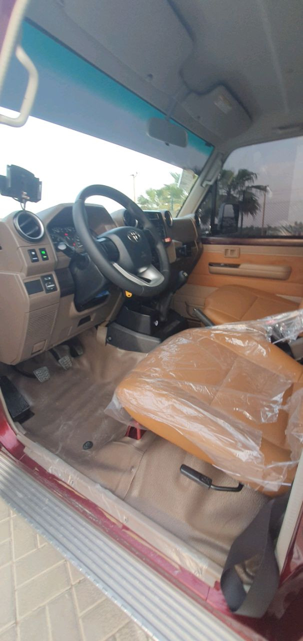 Toyota Land Cruiser 76 series - Image 8