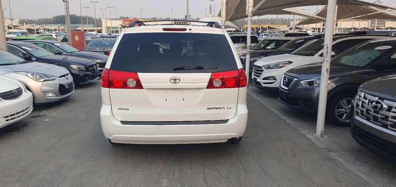 Toyota Sienna - Image 4