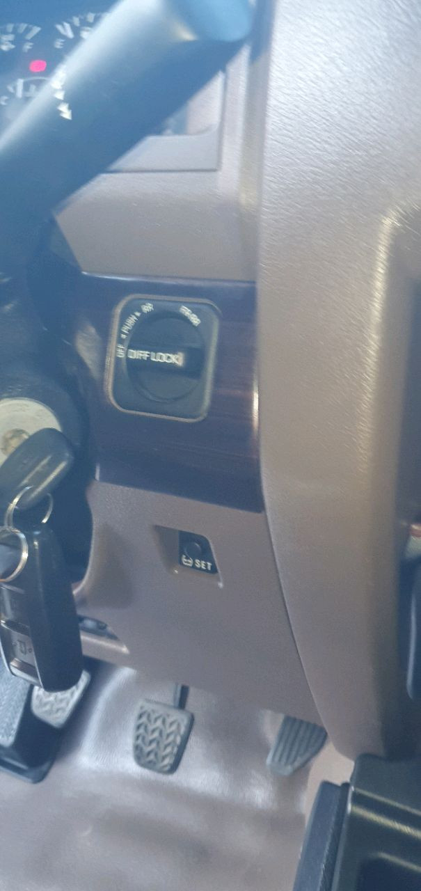 Toyota Land Cruiser 76 series - Image 6