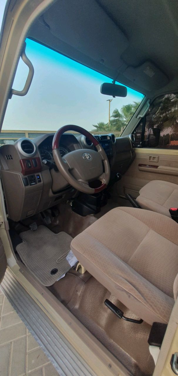 Toyota Land Cruiser 76 series - Image 6