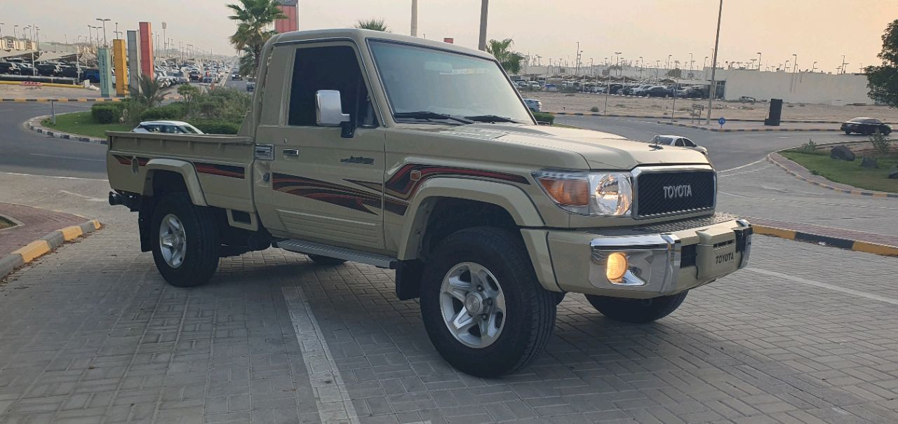 Toyota Land Cruiser 76 series - Image 4