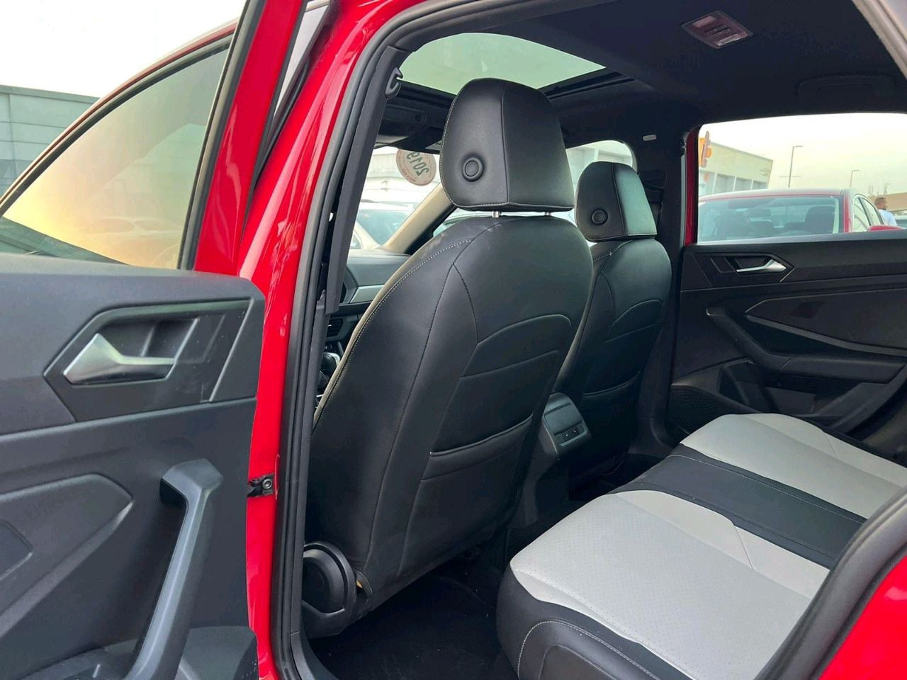 Volkswagen Jetta - Image 4