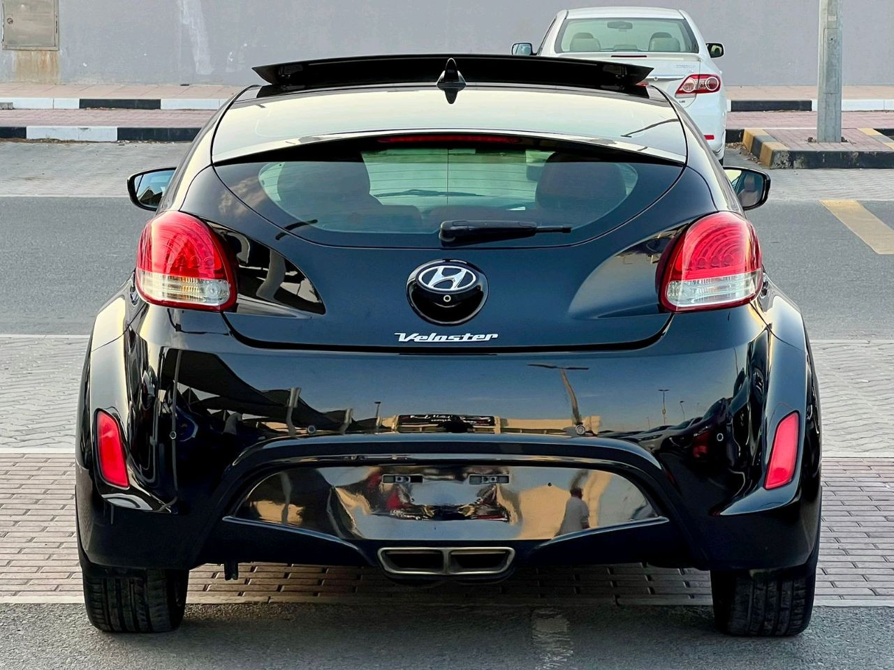 Hyundai Veloster - Image 3