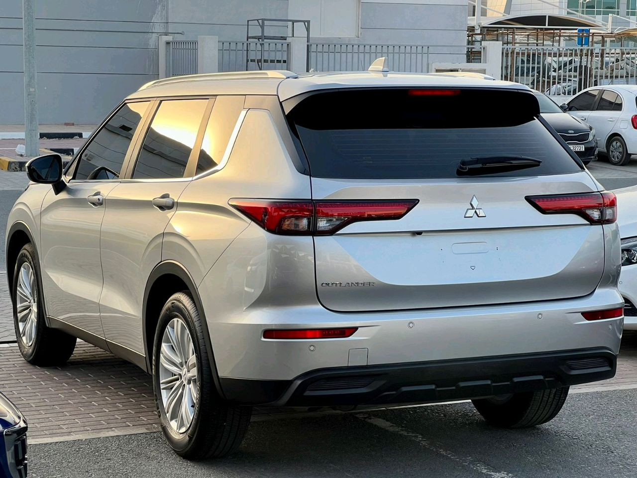 Mitsubishi Outlander - Image 11