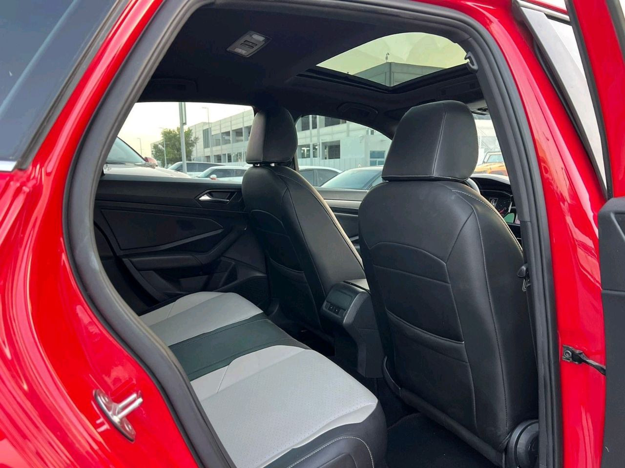 Volkswagen Jetta - Image 10