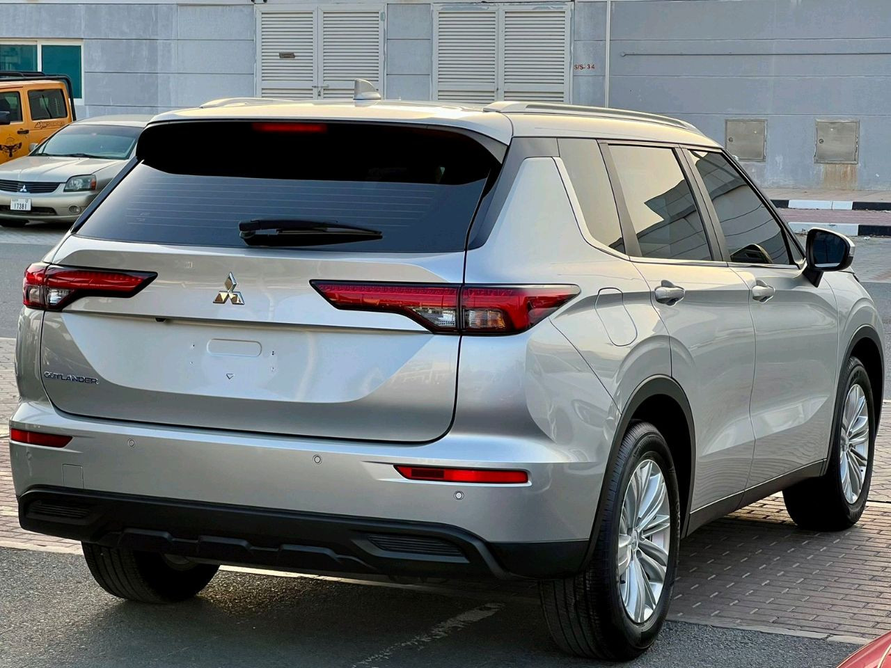 Mitsubishi Outlander - Image 9