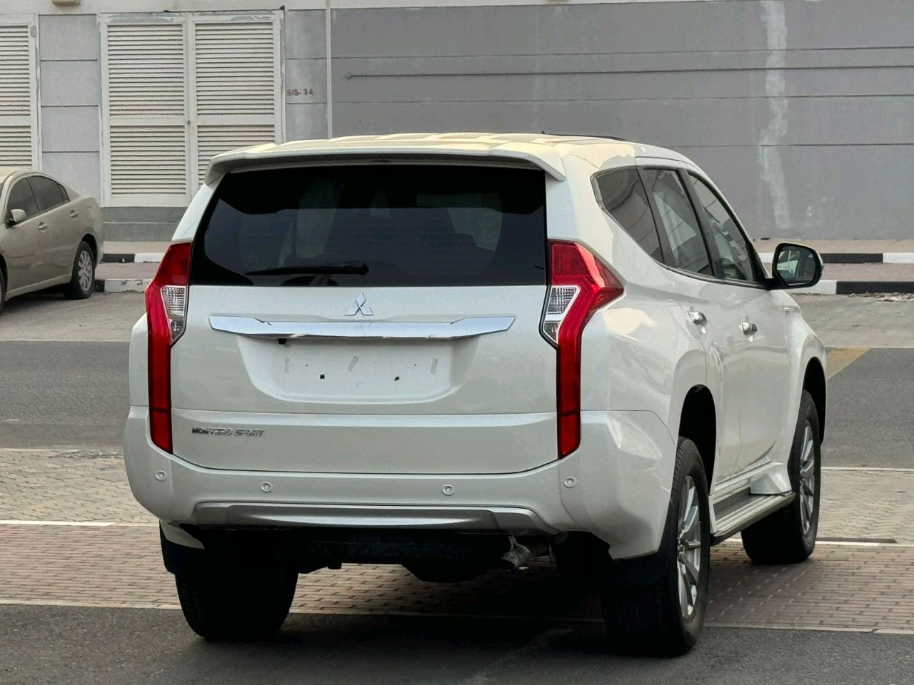 Mitsubishi Montero sport - Image 4