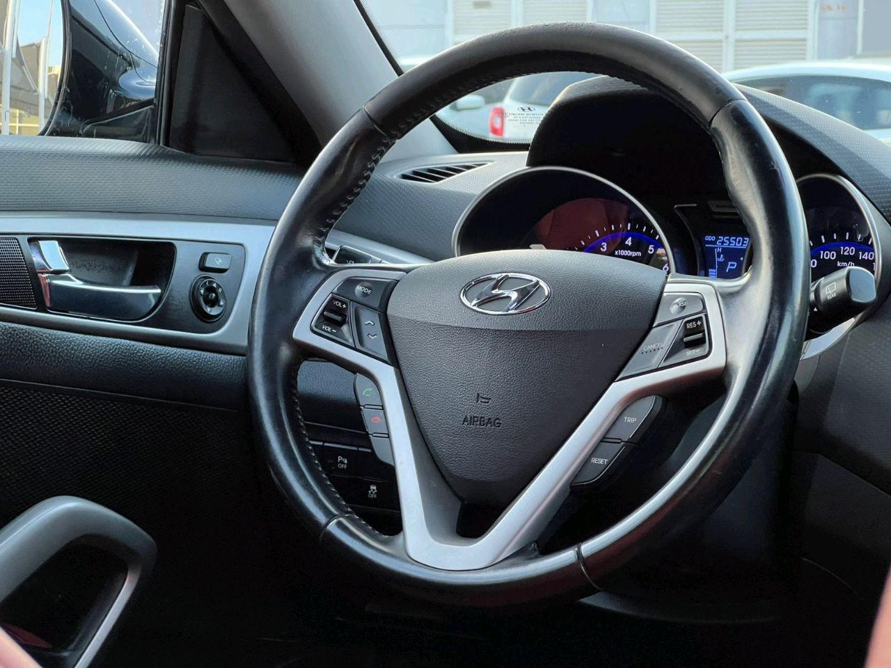 Hyundai Veloster - Image 11