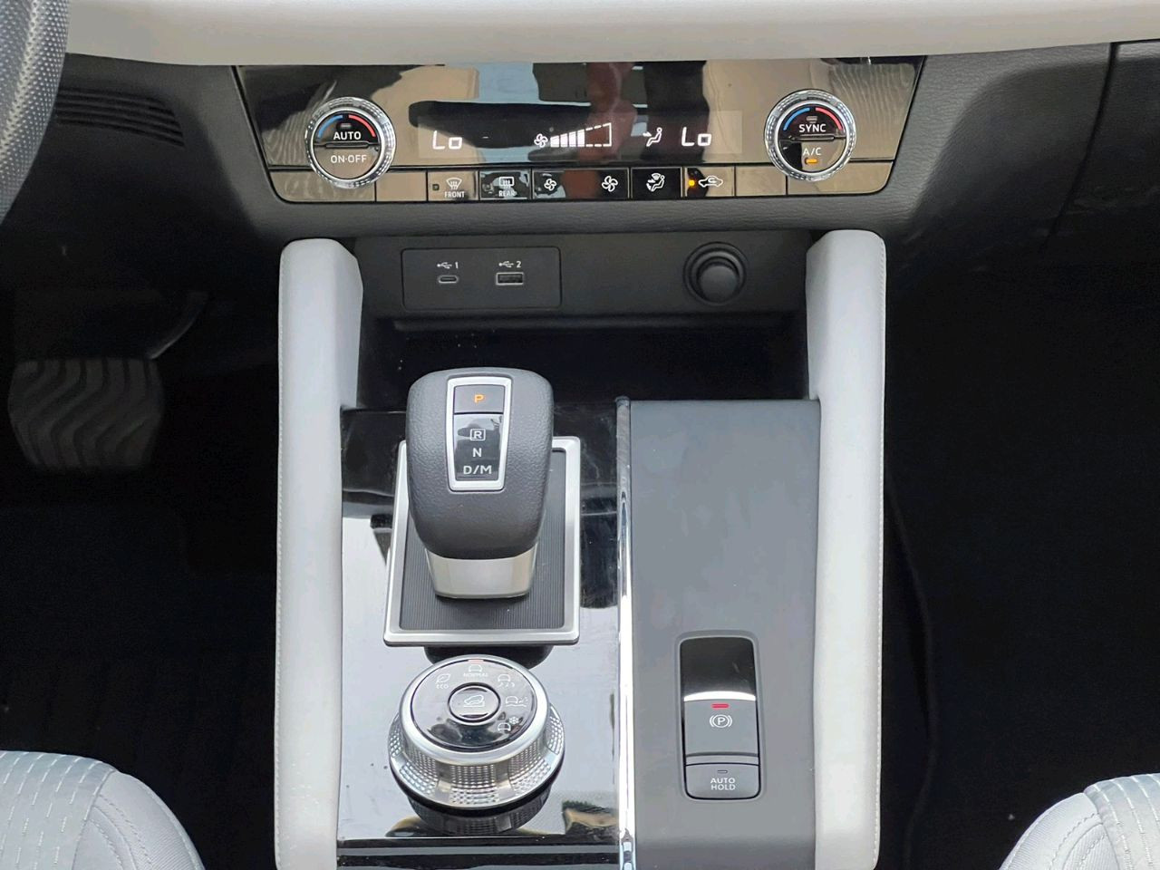 Mitsubishi Outlander - Image 10