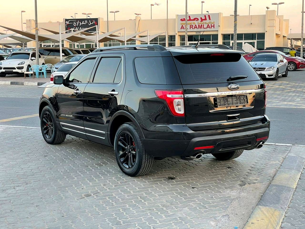 Ford Explorer - Image 11