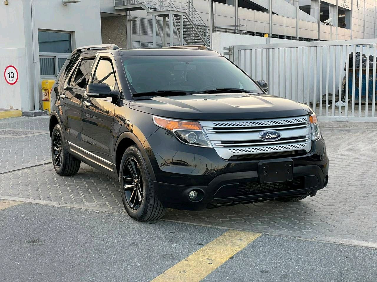 Ford Explorer - Image 8