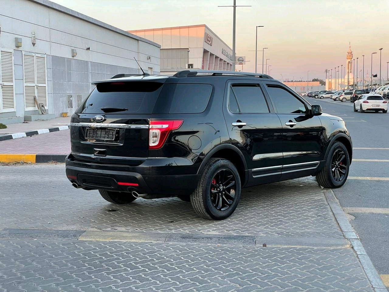 Ford Explorer - Image 9