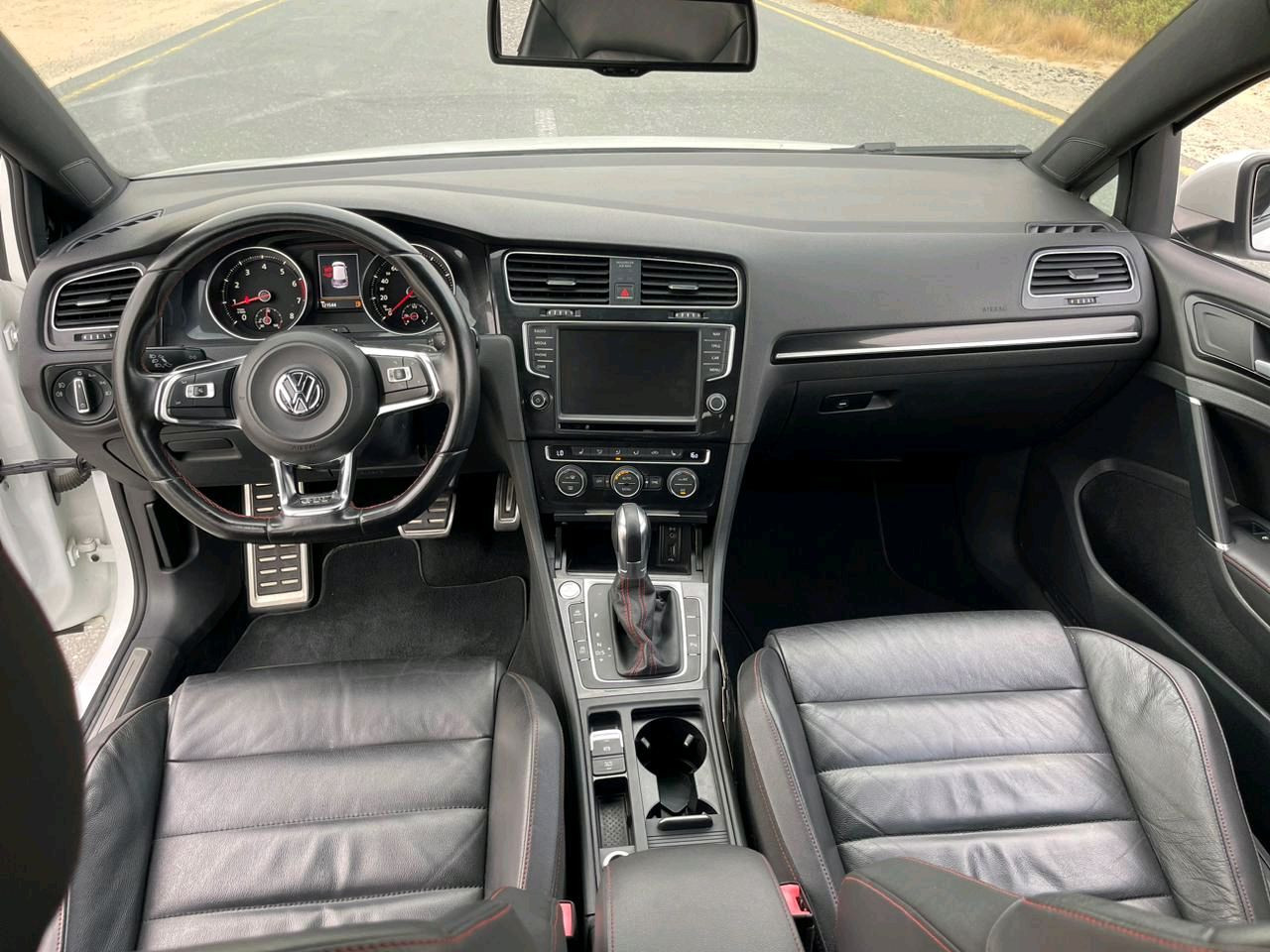 Volkswagen Golf - Image 12