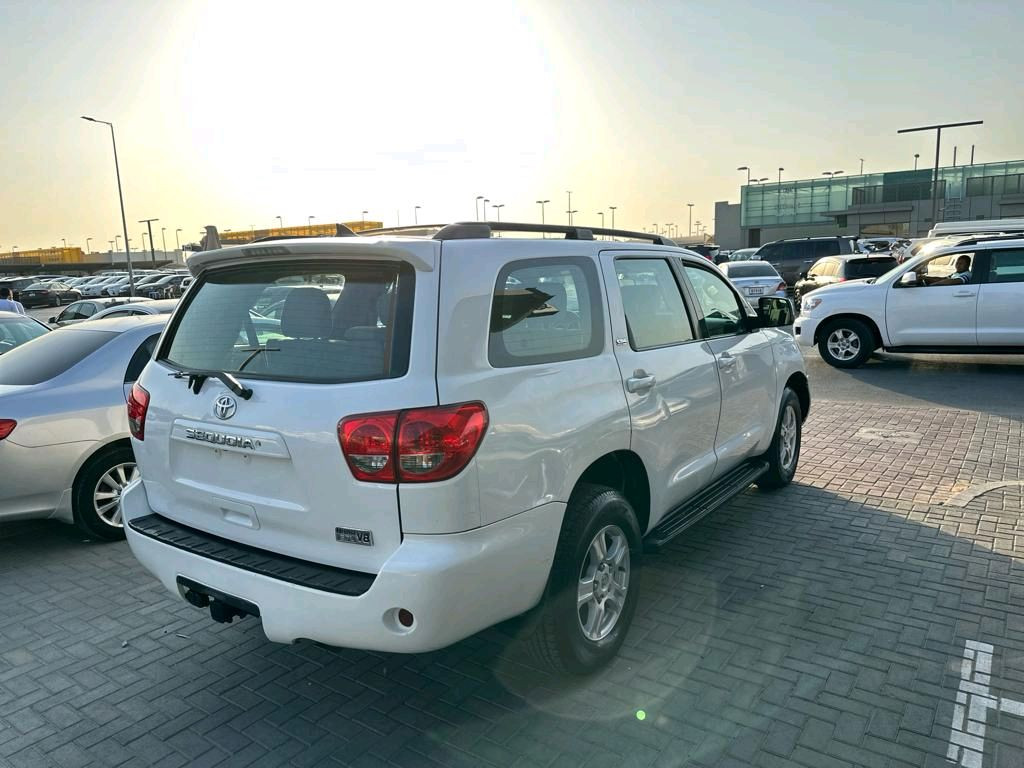 Toyota Sequoia - Image 9