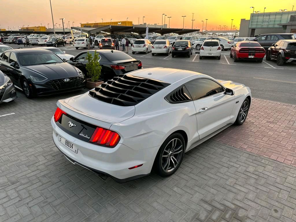 Ford Mustang - Image 10