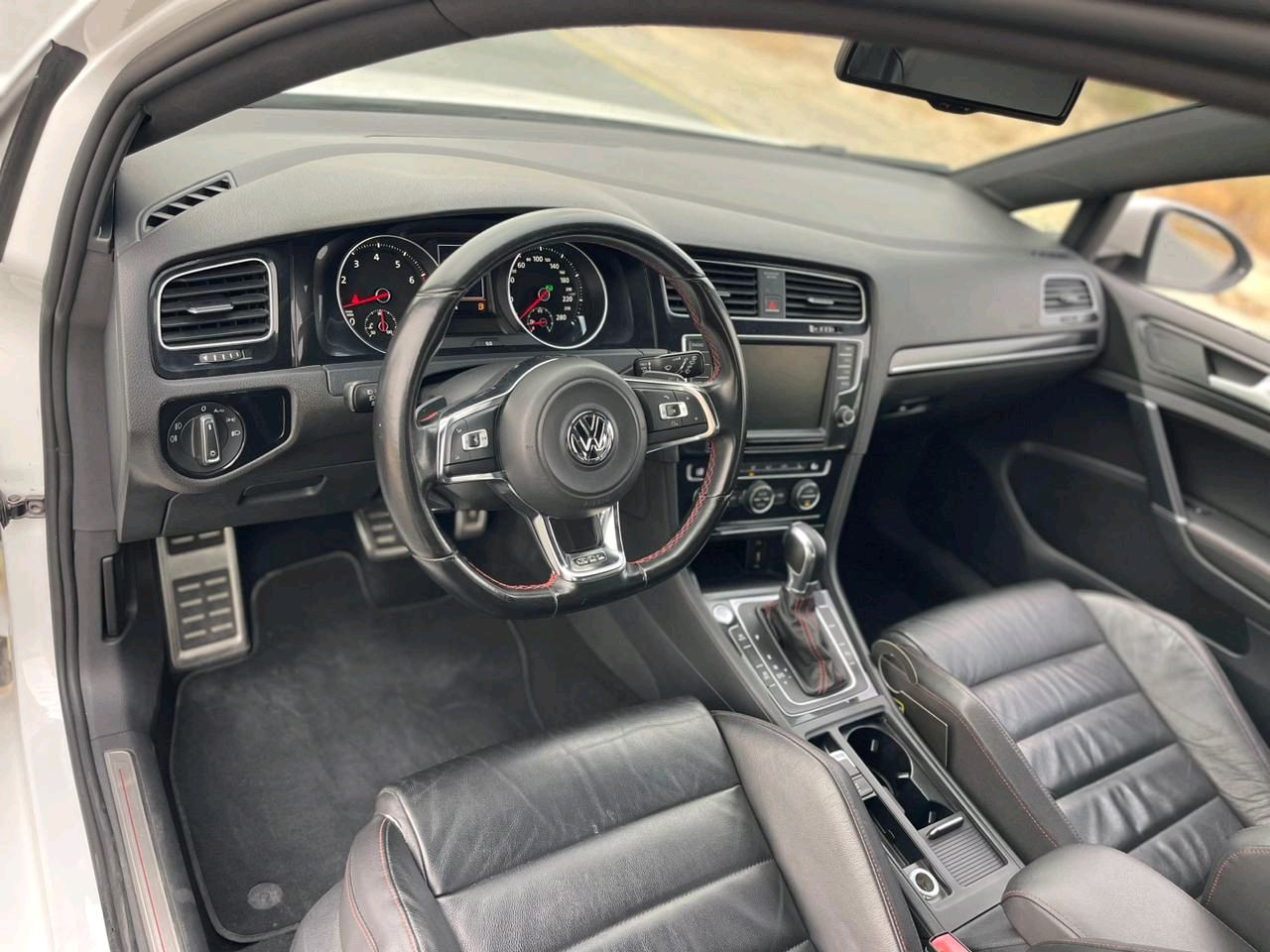 Volkswagen Golf - Image 6