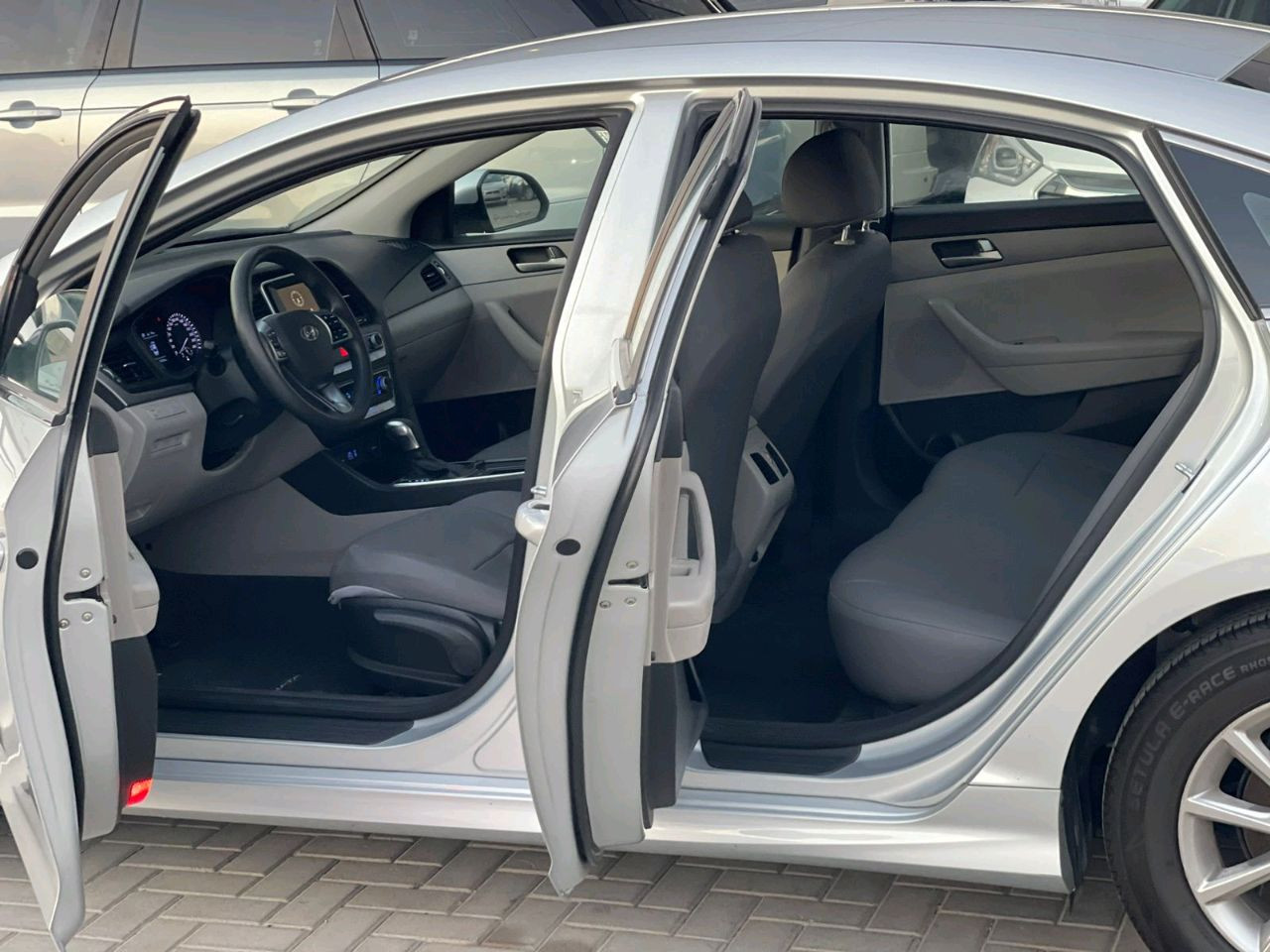 Hyundai Sonata - Image 5