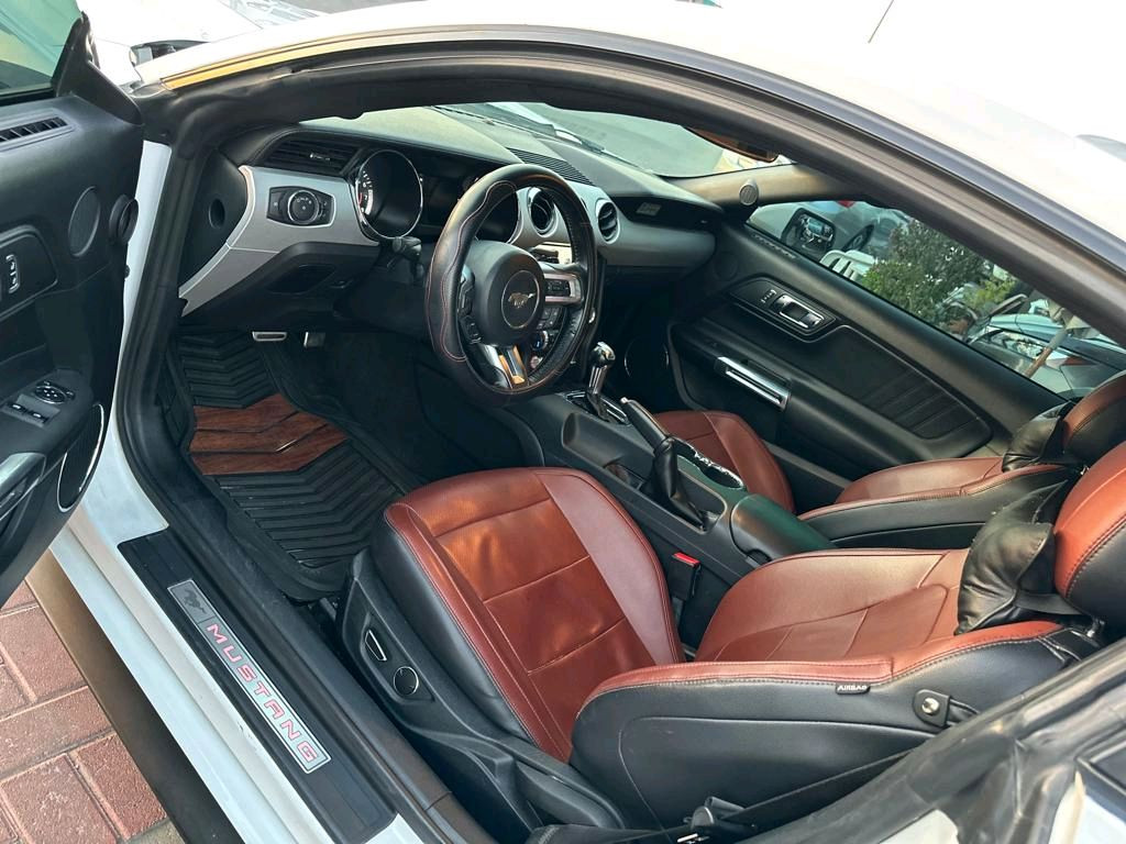 Ford Mustang - Image 4