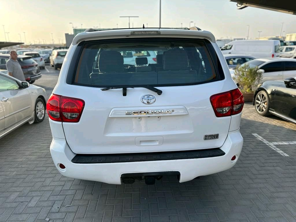 Toyota Sequoia - Image 11