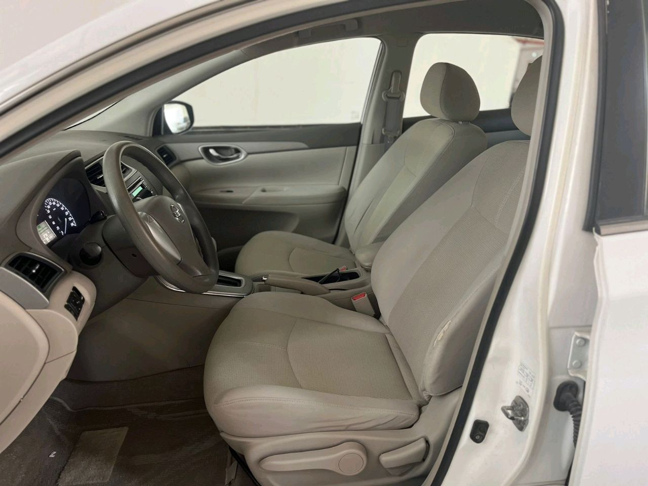 Nissan Sentra - Image 9