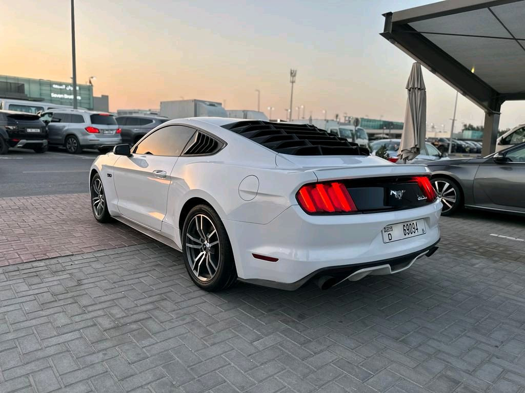Ford Mustang - Image 2