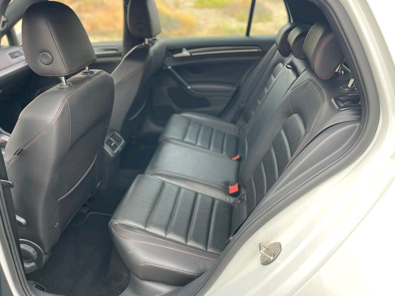 Volkswagen Golf - Image 11