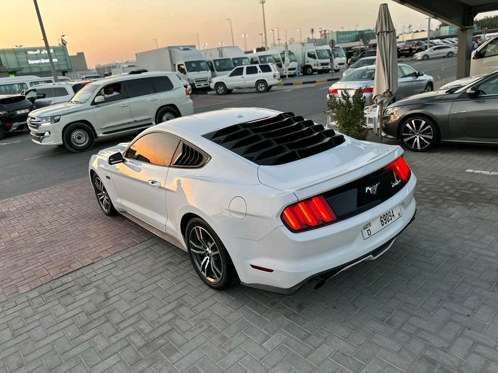 Ford Mustang - Image 11