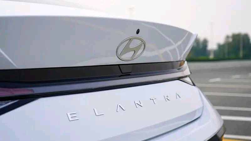 Hyundai Elantra - Image 2
